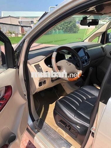 Toyota Innova 2006 G - 130000 km