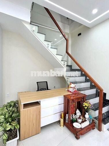 MT Ngay CMT8 & Rạch Bùng Binh , Quận 3 - 8x8m - 3 Tầng Suốt - 37 Triệu