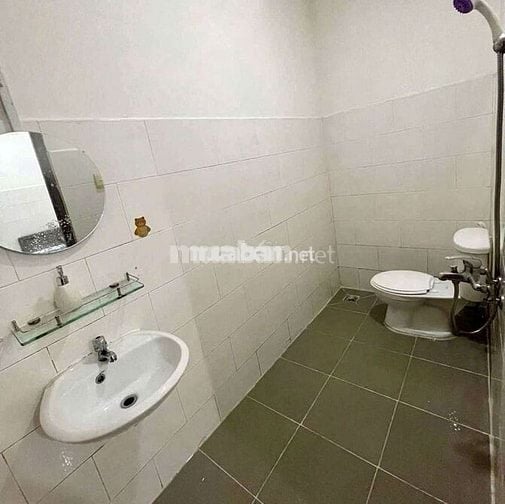 Trống 1 phòng mặt tiền đường 37 khu vực sầm uất tiện di chuyển