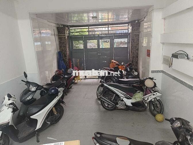 Trống 1 phòng mặt tiền đường 37 khu vực sầm uất tiện di chuyển