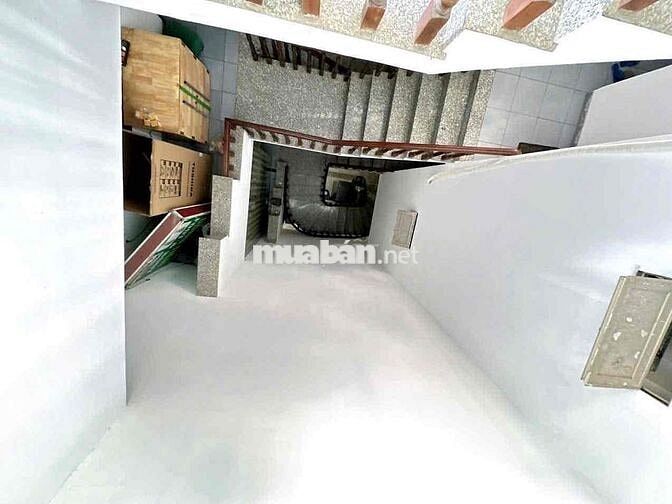 Thuê nhà mặt tiền 5x30 3 lầu tại Đồng Khởi
