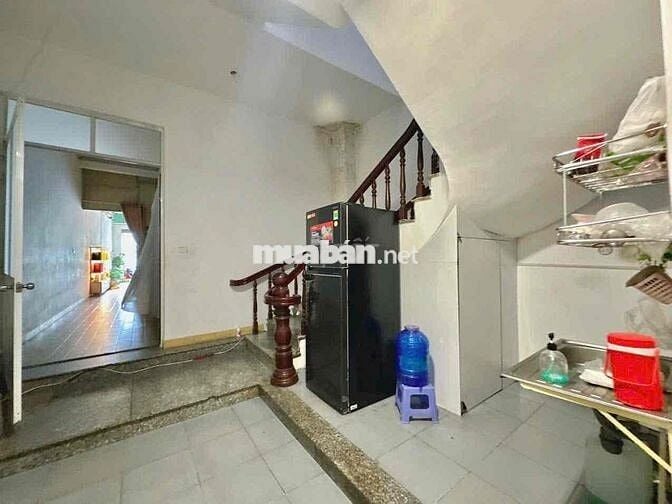 Thuê nhà mặt tiền 5x30 3 lầu tại Đồng Khởi