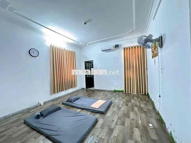 Thuê nhà mặt tiền 5x30 3 lầu tại Đồng Khởi