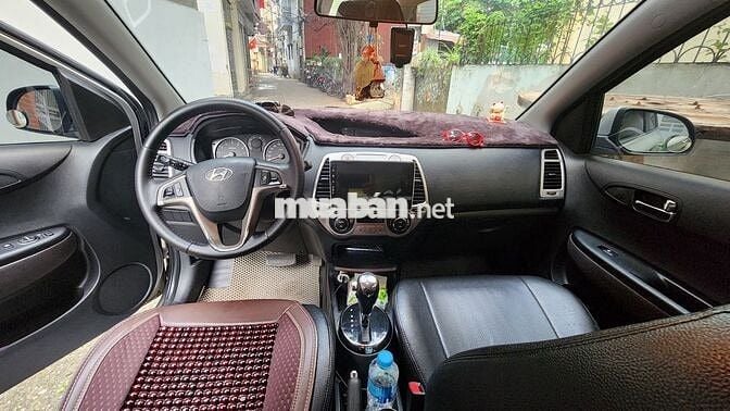 Hyundai i20 2013 màu bạc, 81000 km