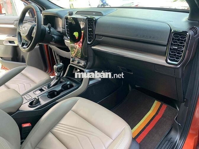 Ford Everest 2022 Titanium 2.0L 4x2 AT - 30000 km