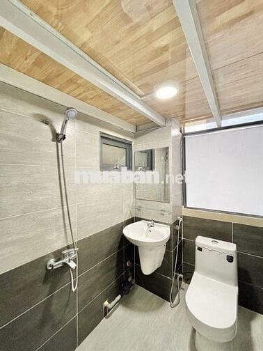 GÁC LỬNG CỬA SỔ TRỜI, FULL NỘI THẤT NGAY CHỢ HOÀNG HOA THÁM
