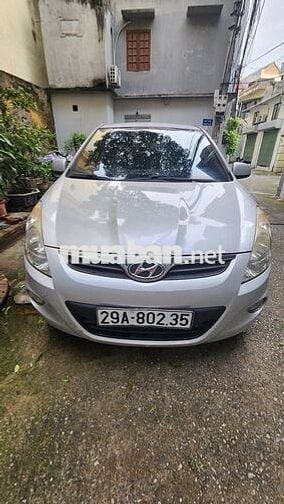 Hyundai i20 2013 màu bạc, 81000 km