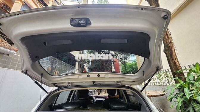 Hyundai i20 2013 màu bạc, 81000 km