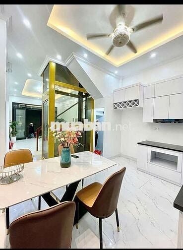 Tôi cần bán nhà Thái Hà 5tầng thang máy full nội thất.