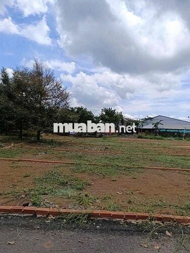 CẦN BÁN LÔ ĐẤT SỔ RIÊNG GẦN UỶ BAN PHƯỜNG BÌNH LỘC . TP LONG KHÁNH
