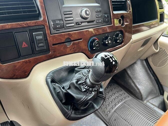 Ford Transit 2019 bản SVP