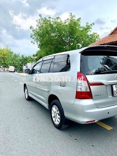 Toyota Innova 2015 2.0G - 155000 km