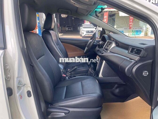 Toyota Innova 2.0E số sàn 2020 gia đình 1 chủ zin