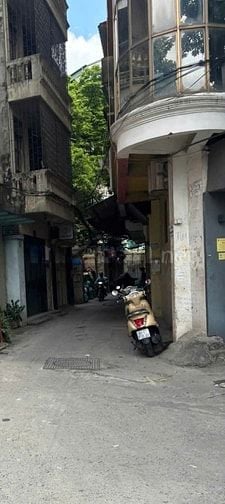 Nhà đẹp Trần Khát Chân, 5 tầng chắc chắn, cách ô tô 15m, 9.6 tỷ