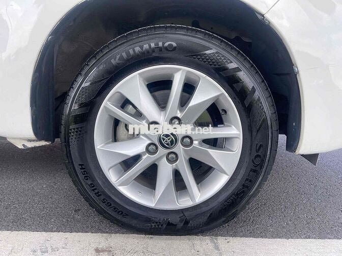 Toyota Innova 2.0E số sàn 2020 gia đình 1 chủ zin