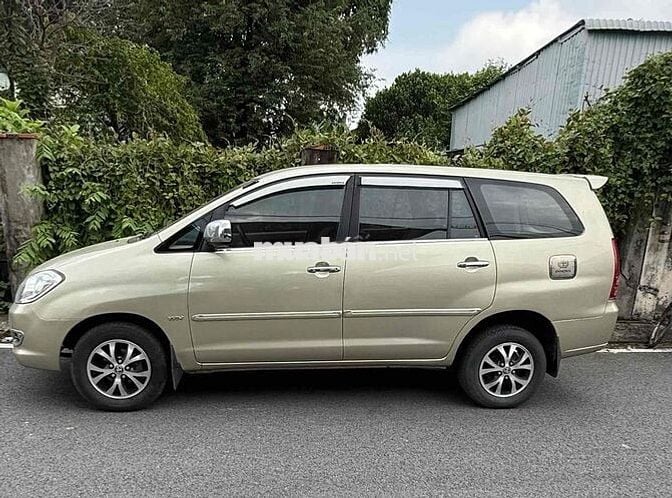 Toyota Innova 2006 G - 123 km