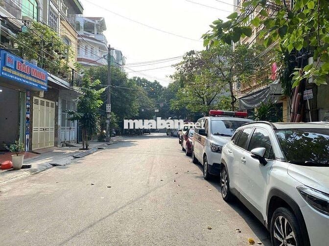 CẦN BÁN NHÀ PHỐ TÔN ĐỨC THẮNG 9,9 TỶ, Ô TÔ, THANG MÁY
