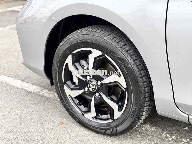 Toyota Vios E CVT - 5000 km - 2025 màu bạc