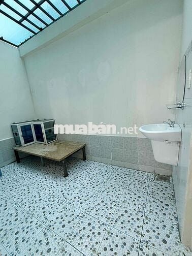Cho Thuê Tầng Trệt Rộng 50m2 1pn bếp rộng gần QL50