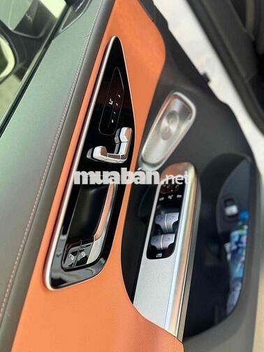 Mercedes Benz GLC Class 2023 - 9000 km