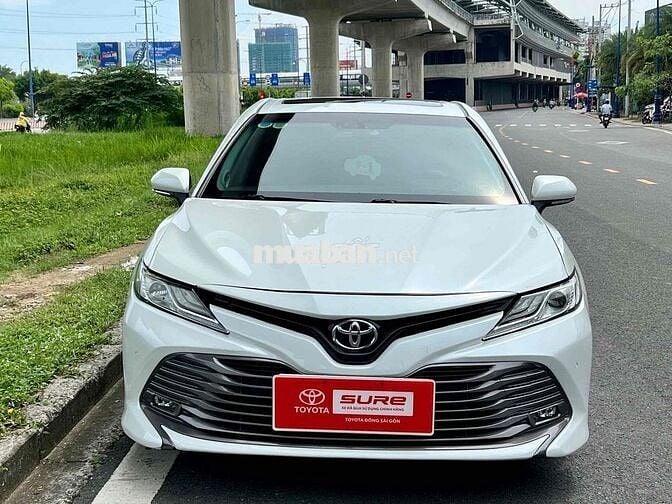 Toyota Camry 2.5Q 2019 màu trắng ngọc trai