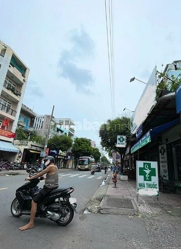 Nhà 4 Tầng mặt tiền Hẻm 5m, P14-Q11, mát mẻ vào ở ngay chỉ 6,3 tỉ