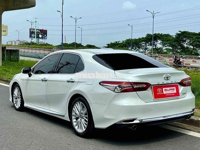 Toyota Camry 2.5Q 2019 màu trắng ngọc trai