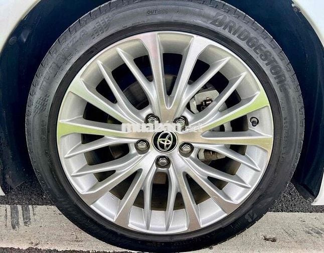 Toyota Camry 2.5Q 2019 màu trắng ngọc trai