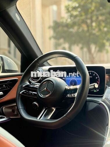 Mercedes Benz GLC Class 2023 - 9000 km