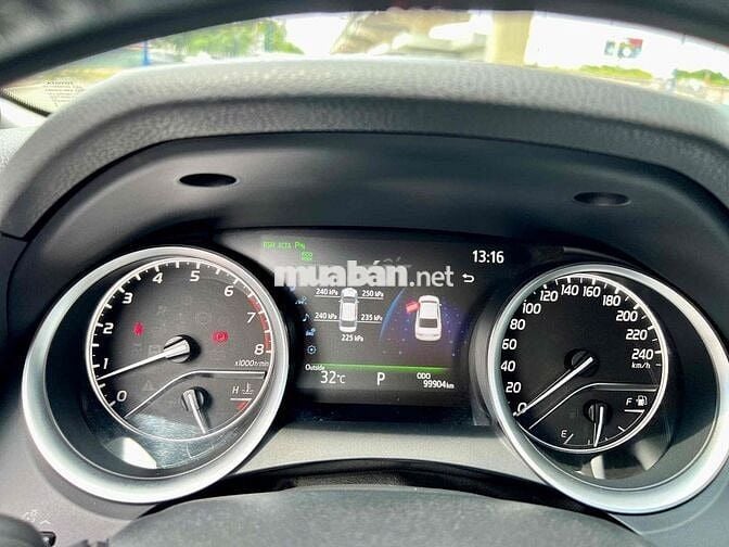 Toyota Camry 2.5Q 2019 màu trắng ngọc trai