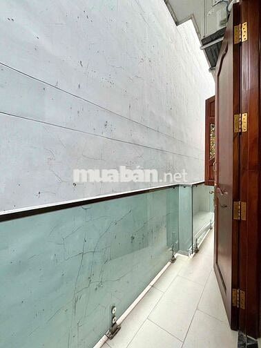 Căn hộ dịch vụ mới 100% rộng 30m2 bancol
