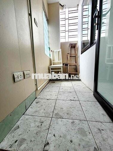 Rất đẹp - Hoàng Ngân 55m2 căn hộ ccmn thang máy 2 ngủ ngõ thông rộng .