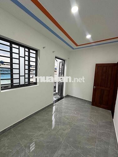 Nhà mặt tiền 1 trệt 1 lầu(4x10)Hóc Môn ngay cầu lớn giá 385 triệu.