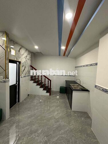 Nhà mặt tiền 1 trệt 1 lầu(4x10)Hóc Môn ngay cầu lớn giá 385 triệu.