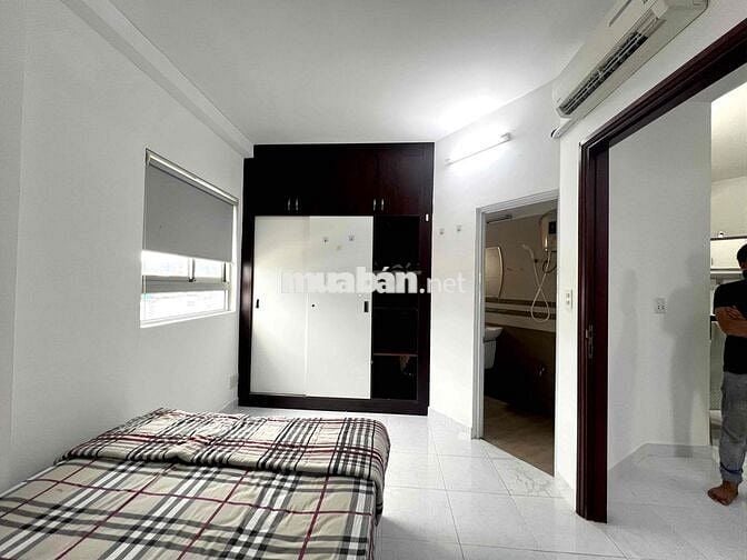 CHUNG CƯ 2PN 2NVS gần 60m2 CÓ BAN CÔNG THANG MÁY HẦM XE NGAY QUẬN 1