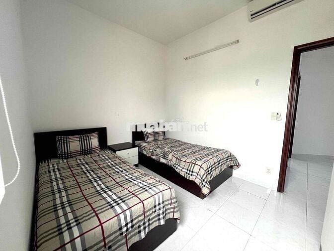 CHUNG CƯ 2PN 2NVS gần 60m2 CÓ BAN CÔNG THANG MÁY HẦM XE NGAY QUẬN 1