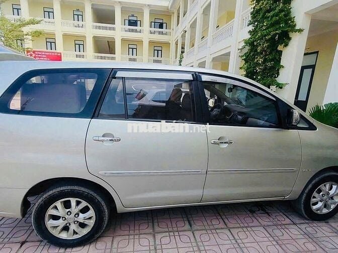 Toyota Innova 2006 G - 250000 km