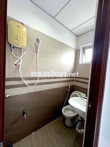 CHUNG CƯ 2PN 2NVS gần 60m2 CÓ BAN CÔNG THANG MÁY HẦM XE NGAY QUẬN 1