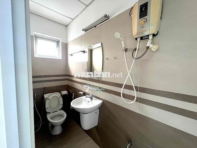 CHUNG CƯ 2PN 2NVS gần 60m2 CÓ BAN CÔNG THANG MÁY HẦM XE NGAY QUẬN 1
