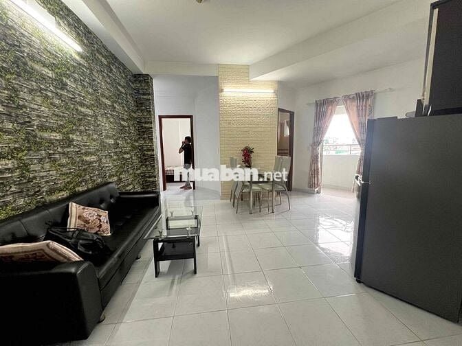 CHUNG CƯ 2PN 2NVS gần 60m2 CÓ BAN CÔNG THANG MÁY HẦM XE NGAY QUẬN 1