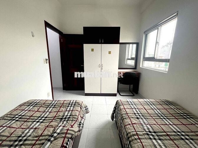 CHUNG CƯ 2PN 2NVS gần 60m2 CÓ BAN CÔNG THANG MÁY HẦM XE NGAY QUẬN 1