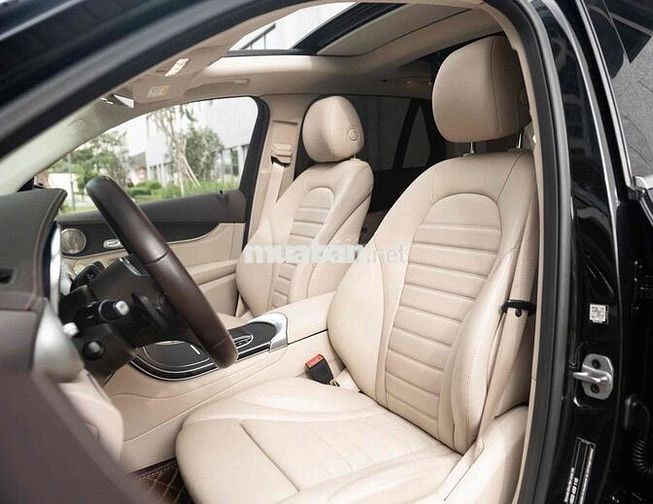 Mercedes Benz GLC 2021 300 4MATIC - 59000 km