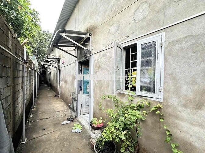Bán 2 căn nhà nhỏ tiện xây mới,cách xe hơi 20m.Nguồn gốc lâu đời Q.7..