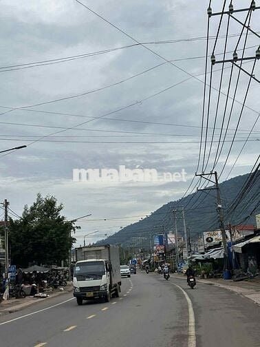 Mặt tiền nhựa kinh doanh liền được