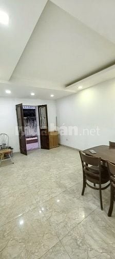 Cho thuê căn hộ tập thể tầng 1 