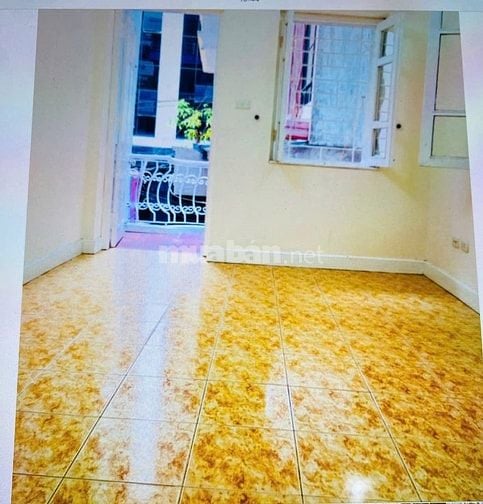 Cho thuê nhà ngõ 218 Tây Sơn, Đống Đa, 40m2x 3 tầng, ô tô đỗ cửa, 