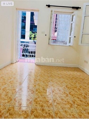 Cho thuê nhà ngõ 218 Tây Sơn, Đống Đa, 40m2x 3 tầng, ô tô đỗ cửa, 