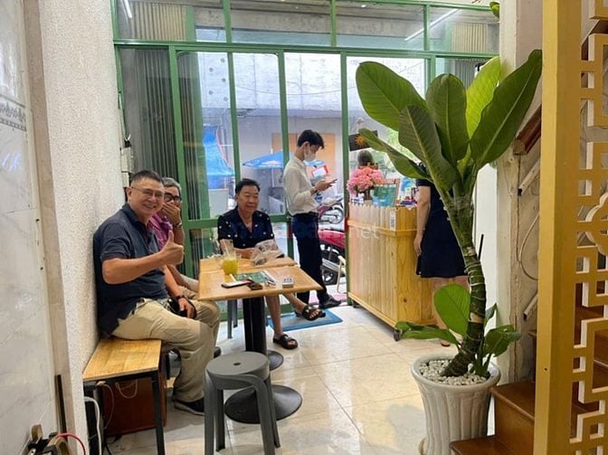 sang nhượng quán Nước Ép Trái cây có sẵn khách đông