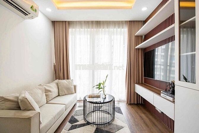 Cho thuê căn hộ 2 phòng ngủ. chung cư Sky Center. gần sân bay TSN