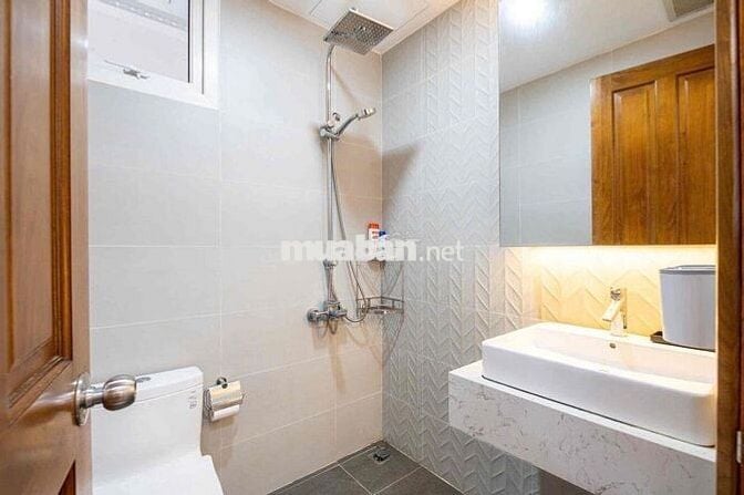 Cho thuê căn hộ 2 phòng ngủ. chung cư Sky Center. gần sân bay TSN